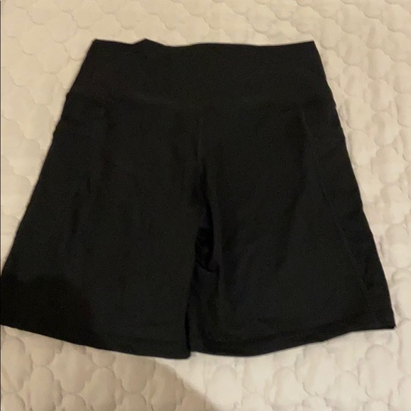 women’s biker shorts w/ pockets - Picture 4 of 5